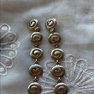 Dangling earrings clip on